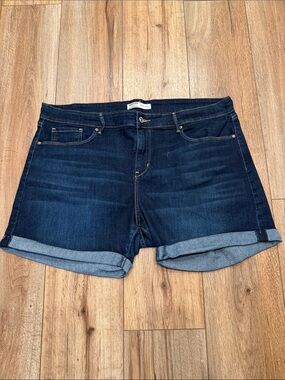 Levi Strauss Mid Rise Shorts Women’s Signature Indigo Denim Roll-Cuff